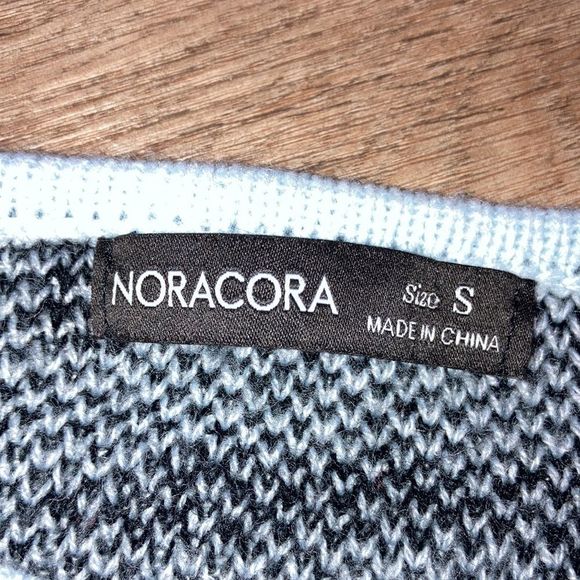NORACORA Size Small Blue Black and White Colorblock Acrylic Sweater - Picture 4 of 4